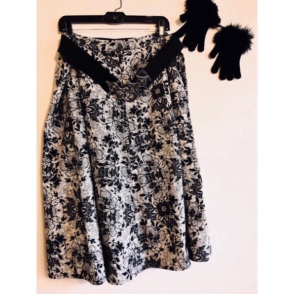 Disney Alice through the looking glass skirt - Picture 2 of 5